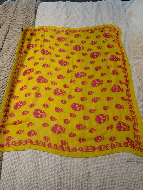 Alexander McQueen Yellow and Pink Skull Print Scarf - Picture 3 of 3